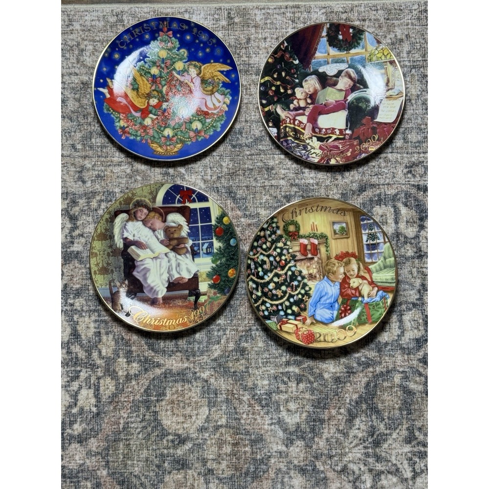 VTG Set of 4 Porcelain Collectible Avon Christmas Plates